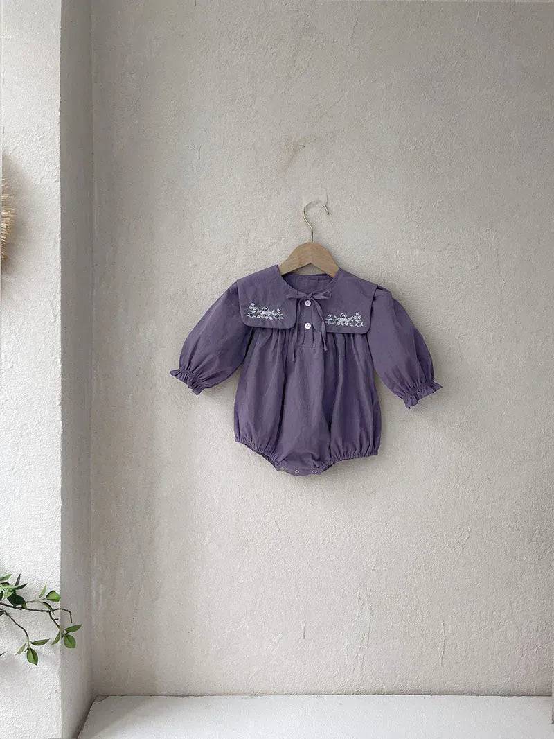 長袖ロンパース ベビーロンパース 長袖ボディスーツ フラワー刺繍ビッグつけ襟 パープル