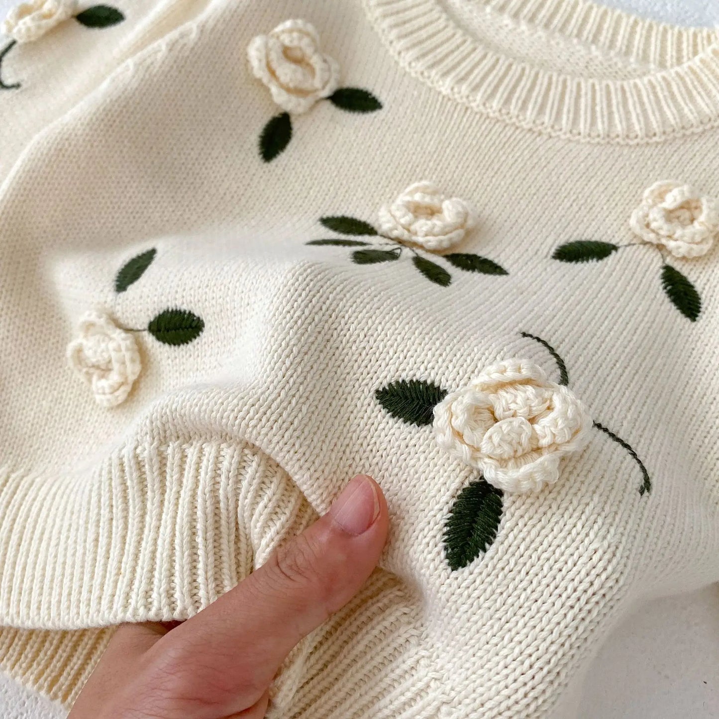 ニット・セーター ベビートップス ニットセーター ローズ薔薇刺繍