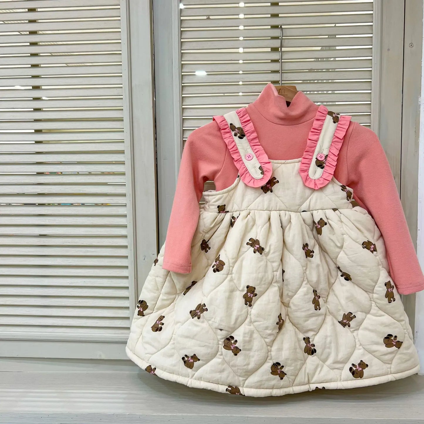 ノースリーブワンピース キッズワンピース キルティングサスペンダーワンピース くまベアプリント フリル ガールズ 女の子 子供服