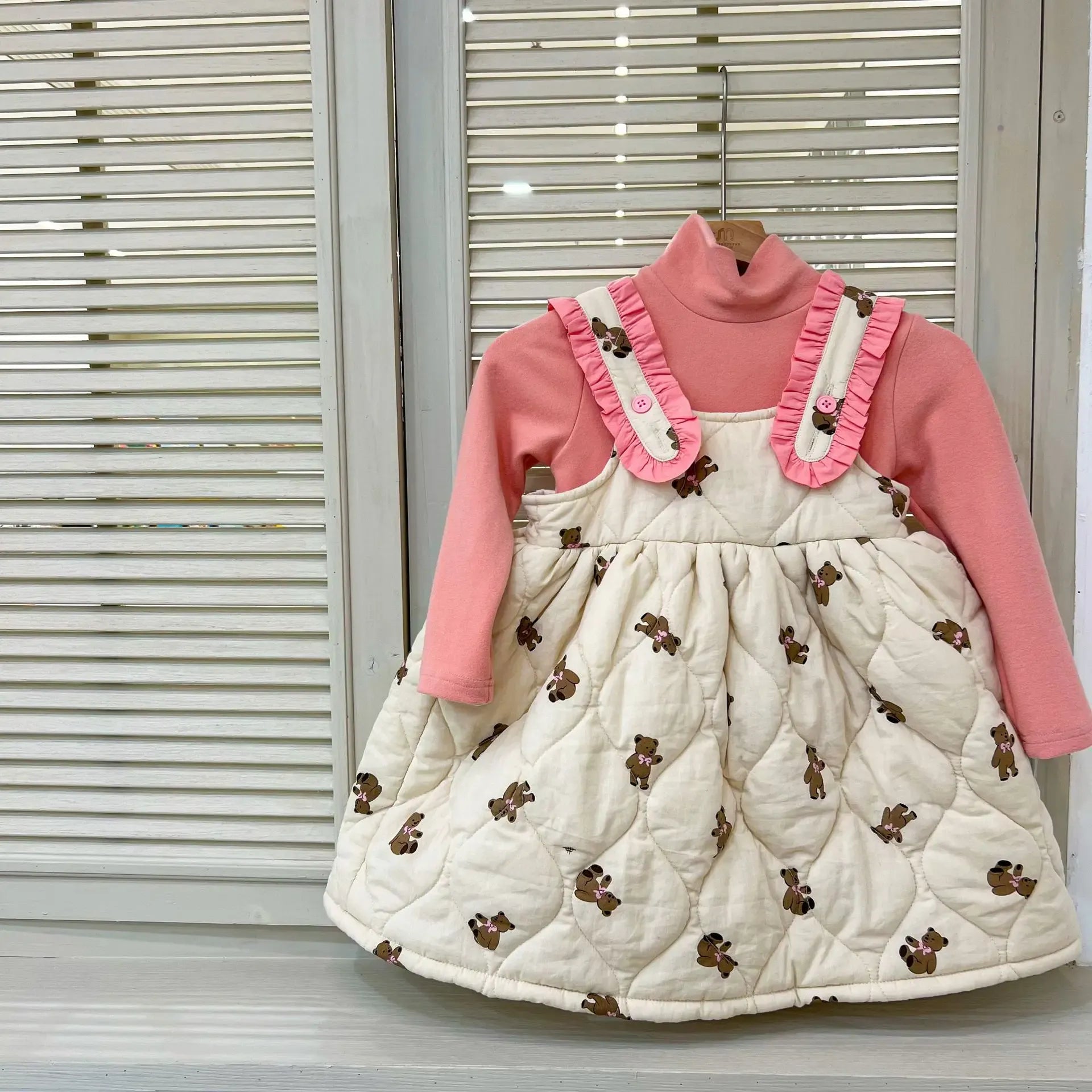 ノースリーブワンピース キッズワンピース キルティングサスペンダーワンピース くまベアプリント フリル ガールズ 女の子 子供服