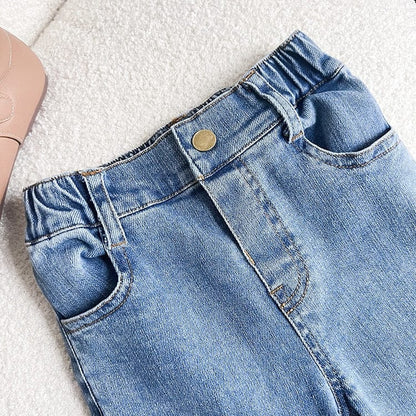 キッズ用ブルーデニムパンツ、ゴールドボタンとフロント切替