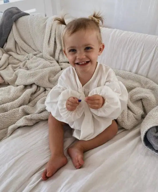 長袖ロンパース ベビーロンパース 長袖パフスリーブボディスーツ ボリュームスリーブ ホワイト