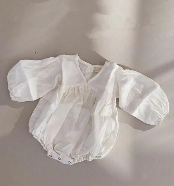 長袖ロンパース ベビーロンパース 長袖パフスリーブボディスーツ ボリュームスリーブ ホワイト