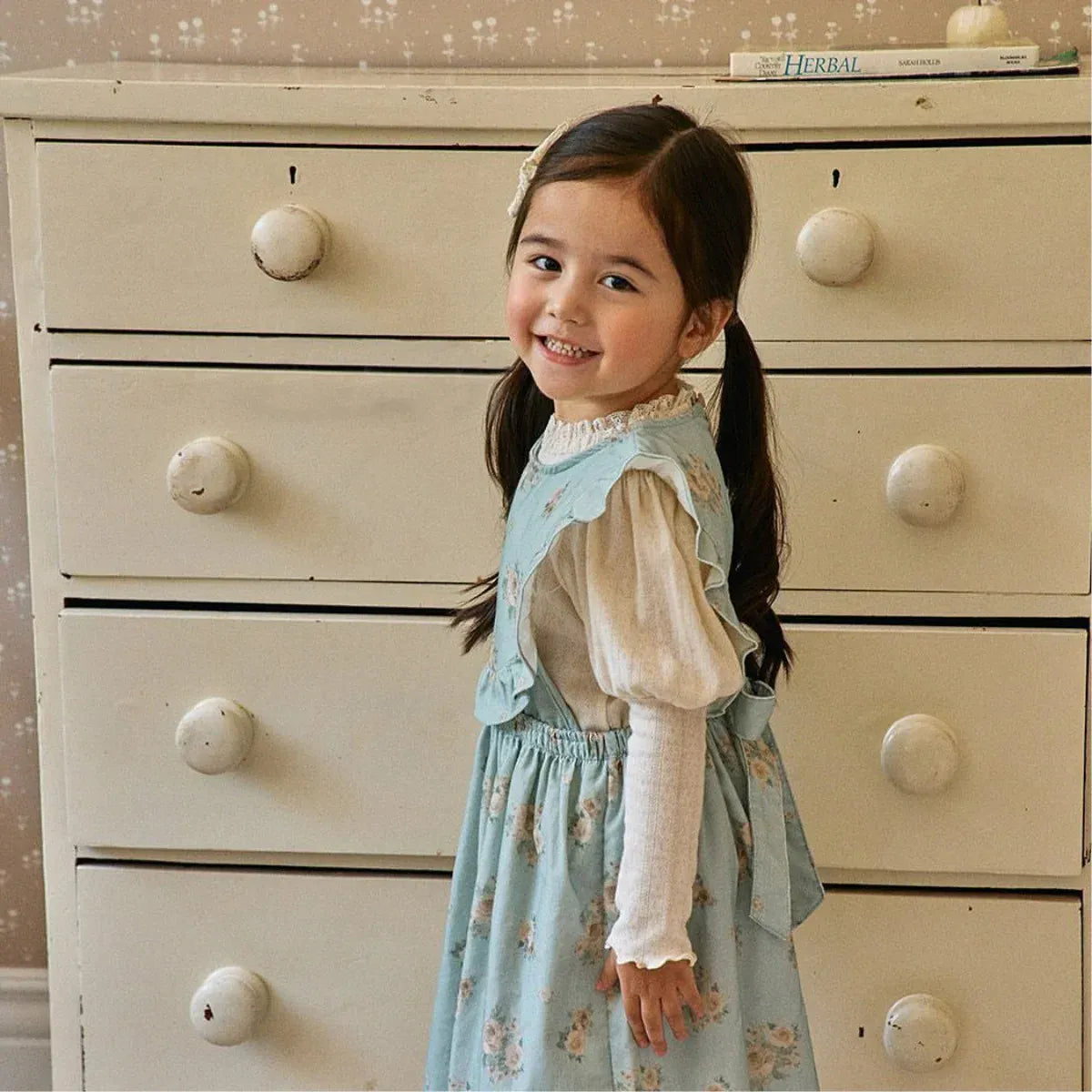 ノースリーブワンピース ベビーワンピース フラワープリントフリルショルダーノースリーブコーデュロイエプロンドレスワンピース 2カラー