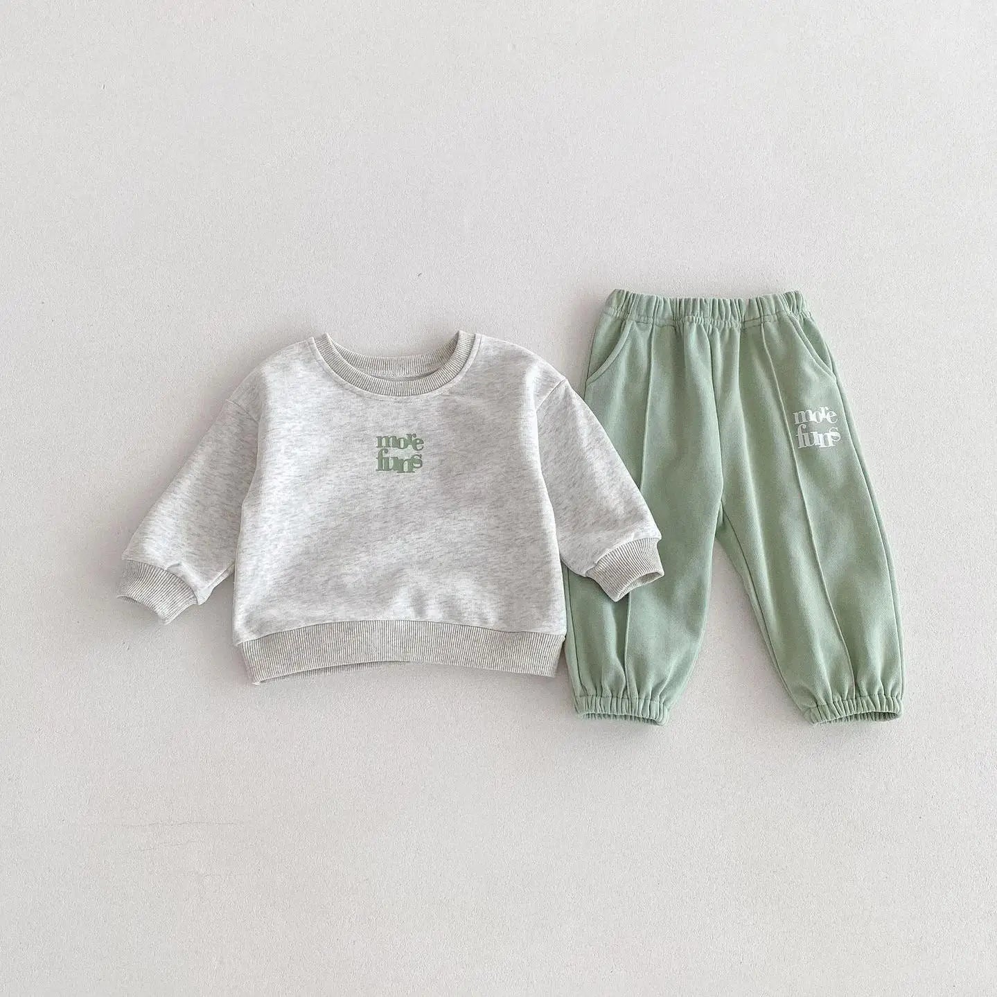 長袖セットアップ ベビーキッズセットアップ 2点セット レターロゴプリント長袖スウェットシャツ+ロングピンタックスウェットパンツ グレーグリーン