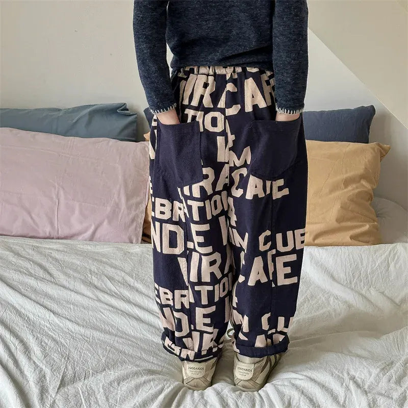 ロングパンツ・スウェットパンツ キッズパンツ ルーズロングワイドパンツ ブロックレターロゴプリント 2カラー