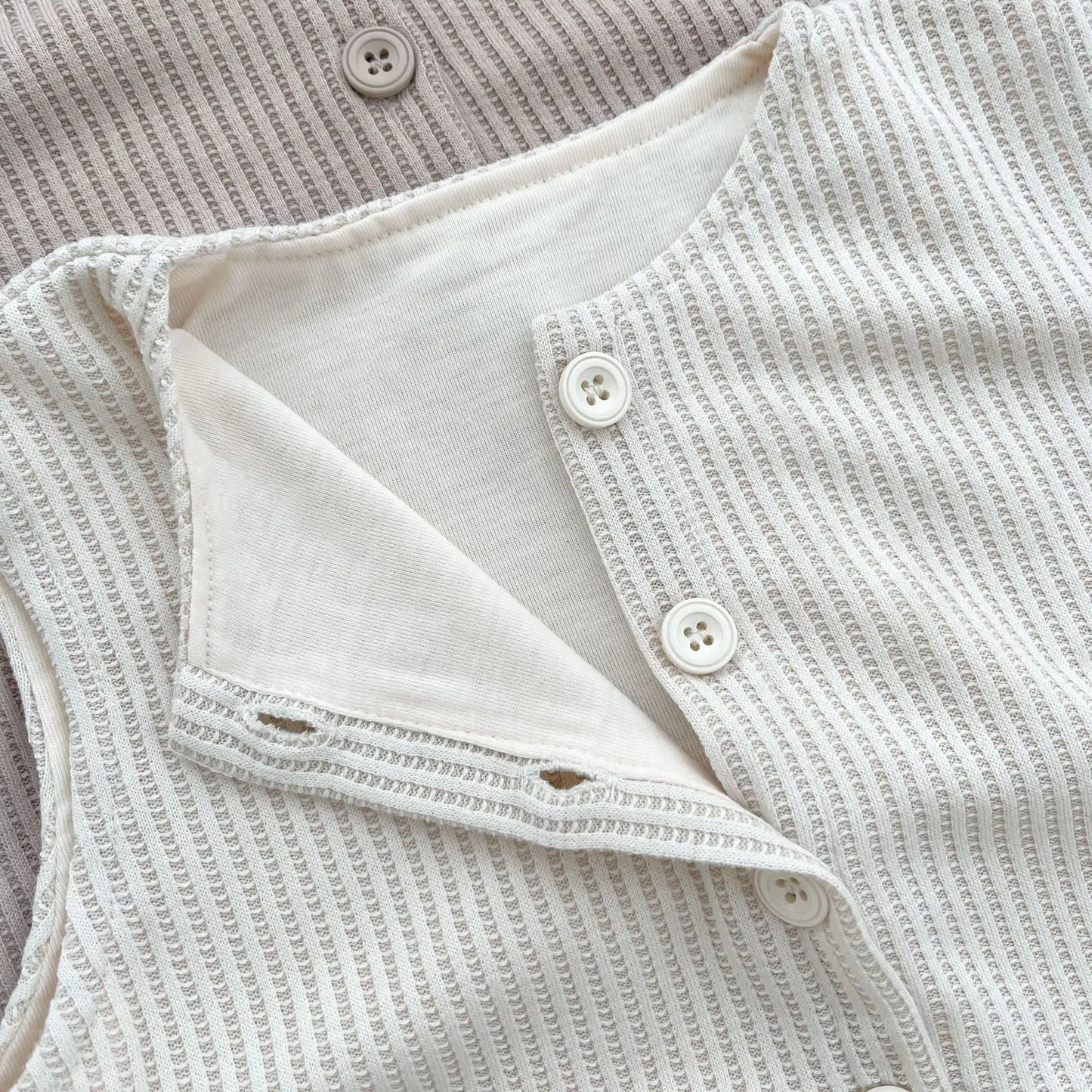 ベスト ベビートップス 前あきベスト シンプルベーシック 2カラー