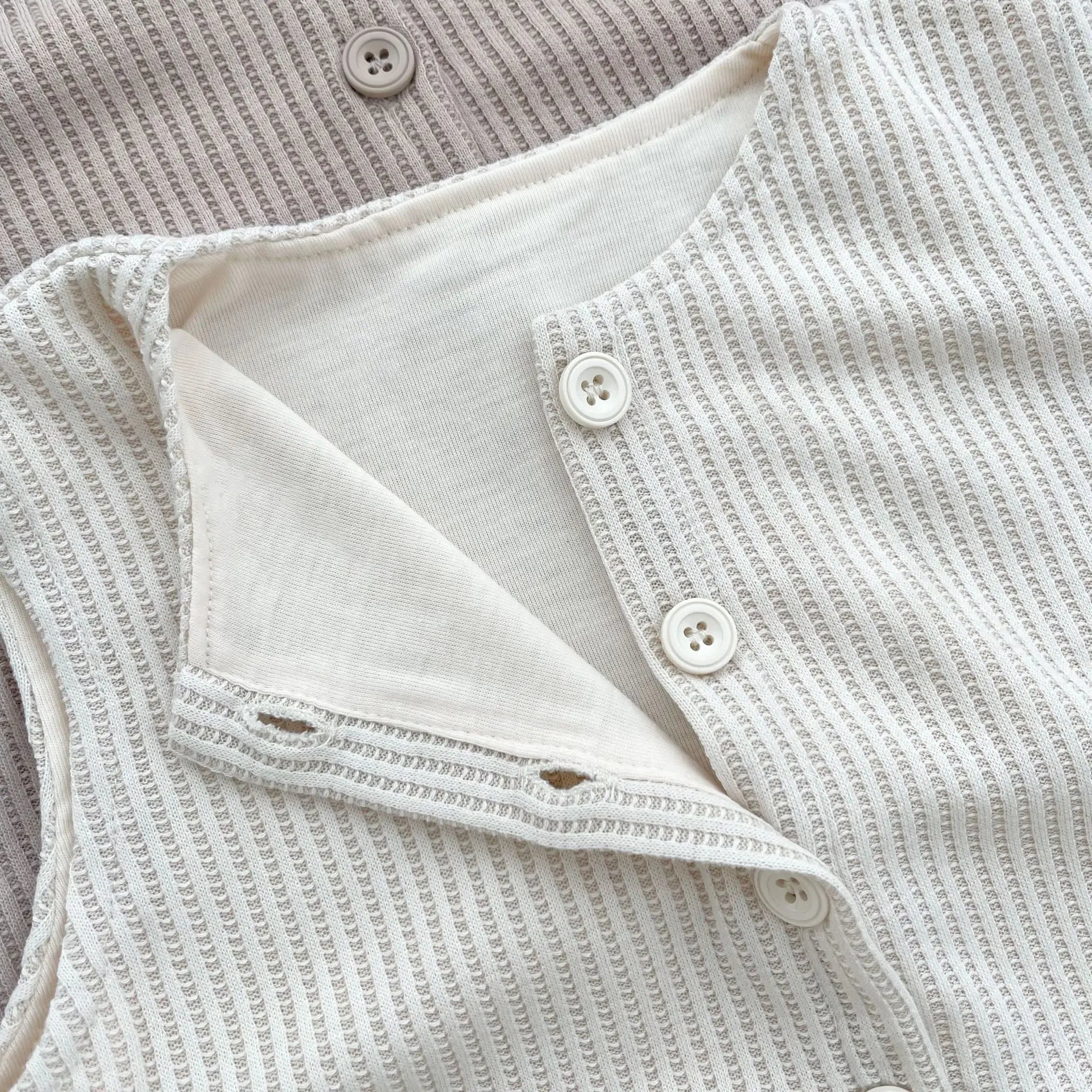 ベスト ベビートップス 前あきベスト シンプルベーシック 2カラー