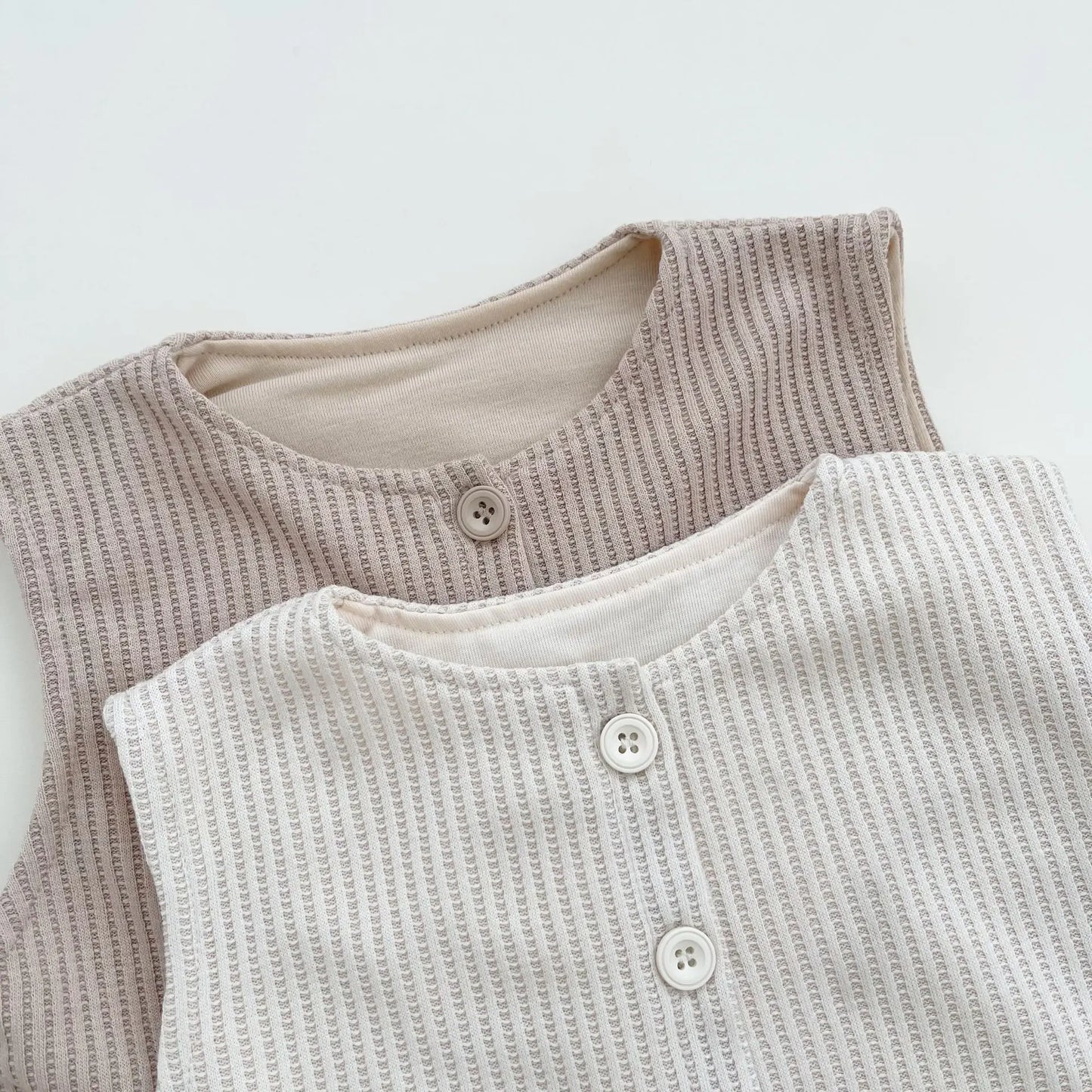 ベスト ベビートップス 前あきベスト シンプルベーシック 2カラー