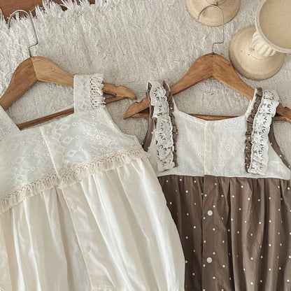 ノースリーブジャンプスーツ ベビージャンプスーツ レース フリル サスペンダーロンパース 2カラー