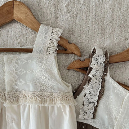 ノースリーブジャンプスーツ ベビージャンプスーツ レース フリル サスペンダーロンパース 2カラー