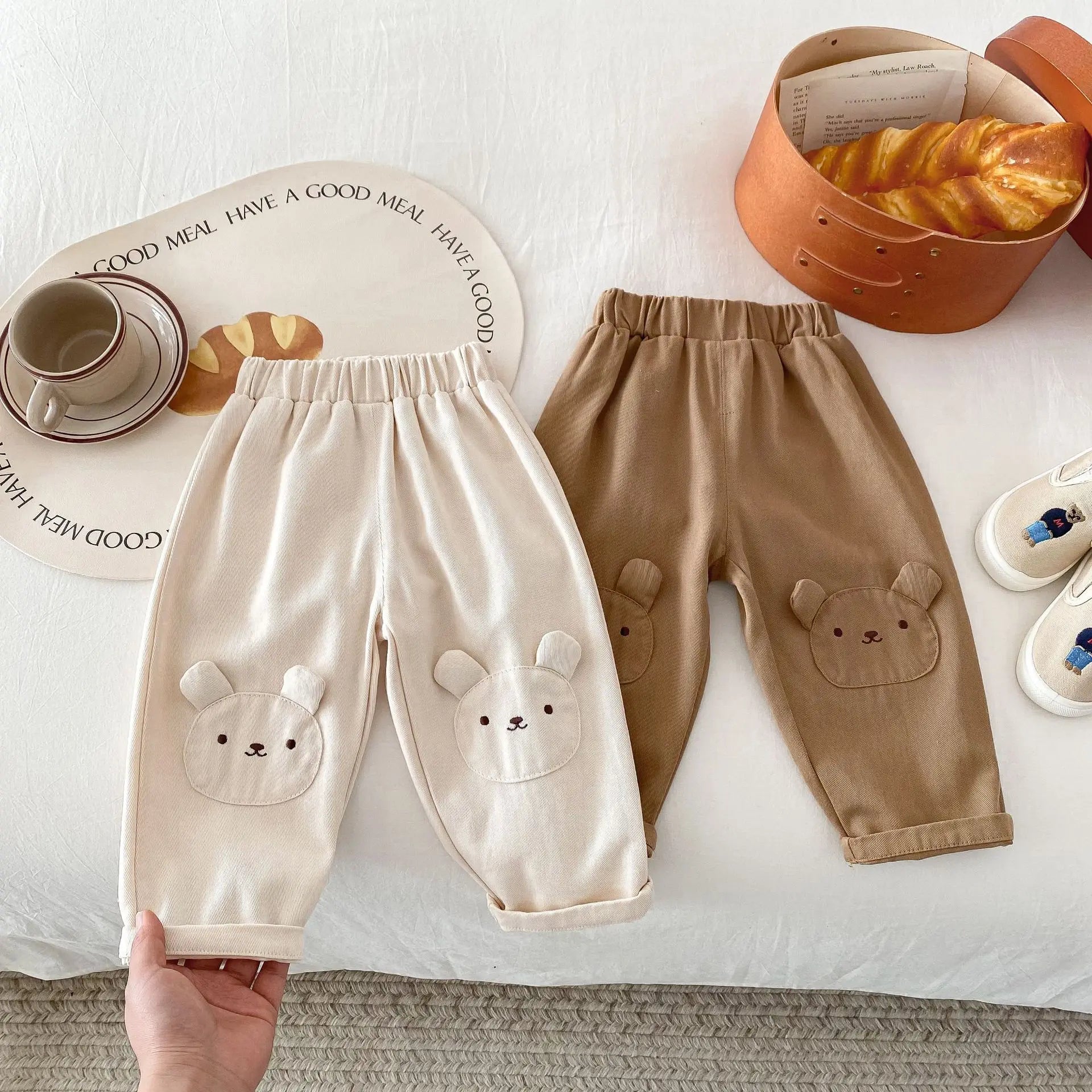 ロングパンツ・スウェットパンツ キッズパンツ 膝パッチ ロングルーズパンツ うさぎくまベア 2カラー