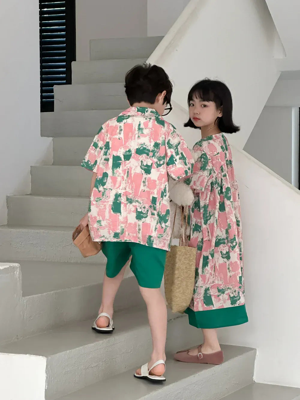 半袖セットアップ キッズセットアップ 2点セット/ワンピース ボーイズ半袖シャツ+ショートパンツ/ガールズ半袖ワンピース リゾートフラワープリント リンクコーデ 兄弟姉妹 お揃いコーデ