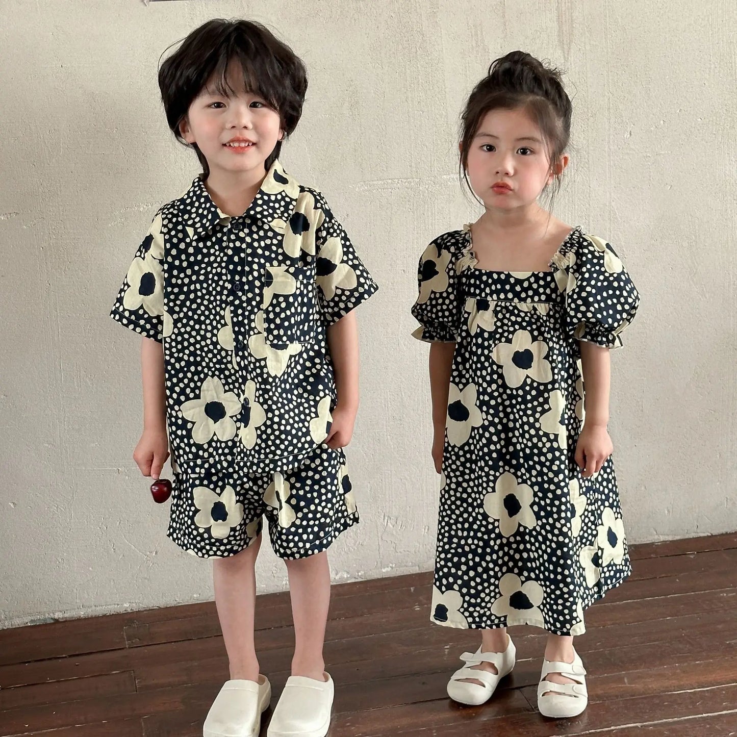 半袖セットアップ キッズセットアップ 2点セット/ワンピース ボーイズ半袖シャツ+ショートパンツ/ガールズ半袖パフスリーブワンピース 北欧風フラワープリント リンクコーデ 兄弟姉妹 お揃いコーデ