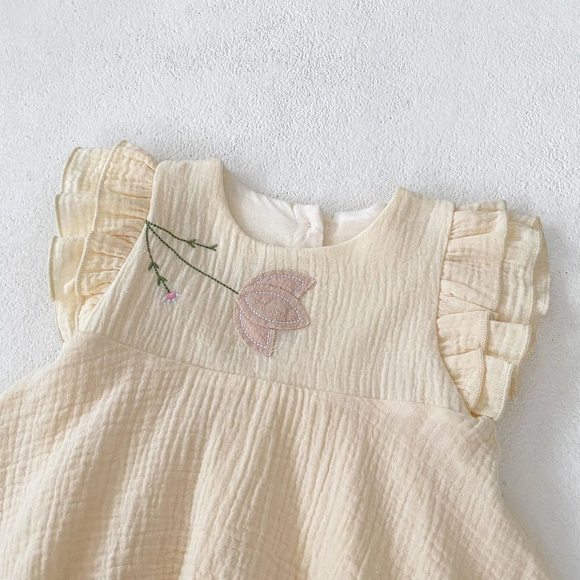 半袖ロンパース ベビーロンパース ラッフルフリル袖スカートボディスーツ フラワー花柄刺繍 2カラー