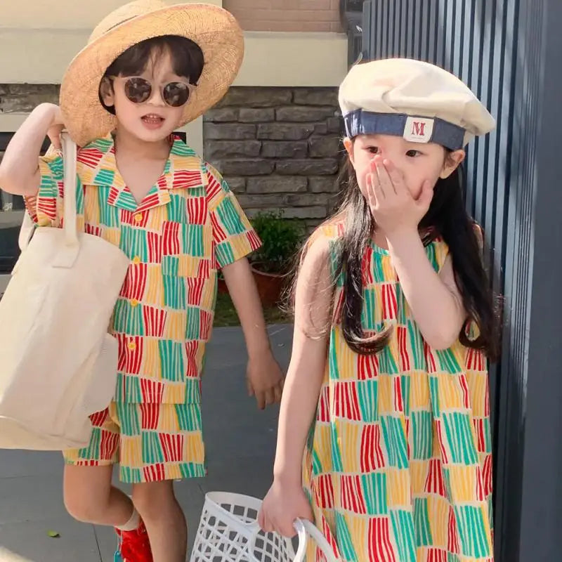 半袖セットアップ キッズセットアップ 2点セット/ワンピース ボーイズ半袖シャツ+ショートパンツ/ガールズノースリーブワンピース カラフルチェックストライプ リンクコーデ 兄弟姉妹 お揃いコーデ