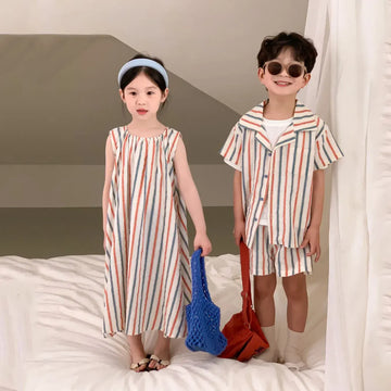 半袖セットアップ キッズセットアップ 2点セット/ワンピース ボーイズ半袖シャツ+ショートパンツ/ガールズノースリーブワンピース カラフルストライプ リンクコーデ 兄弟姉妹 お揃いコーデ