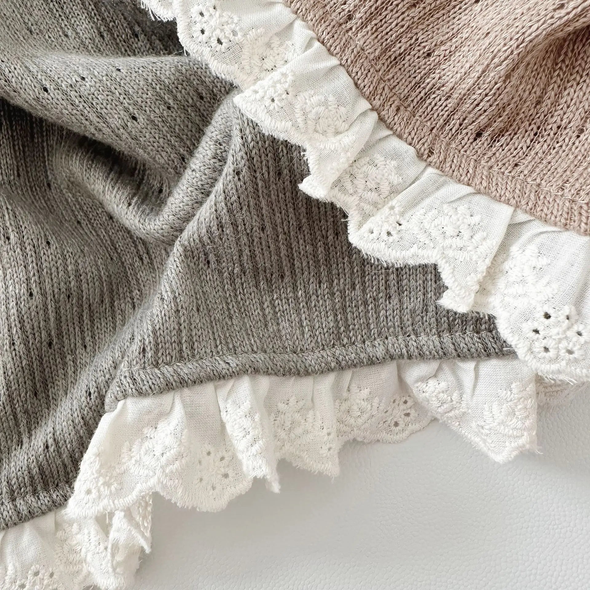 ベスト ベビートップス レースフリル ノースリーブベストブラウス 2カラー