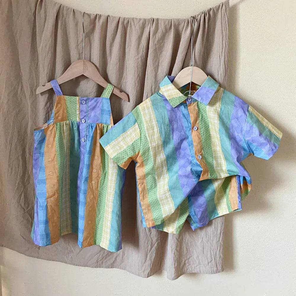 半袖セットアップ キッズセットアップ 2点セット/ワンピース ボーイズ半袖シャツ+ハーフパンツ/ガールズノースリーブワンピース カラフルストライプ リンクコーデ 兄弟姉妹お揃いコーデ