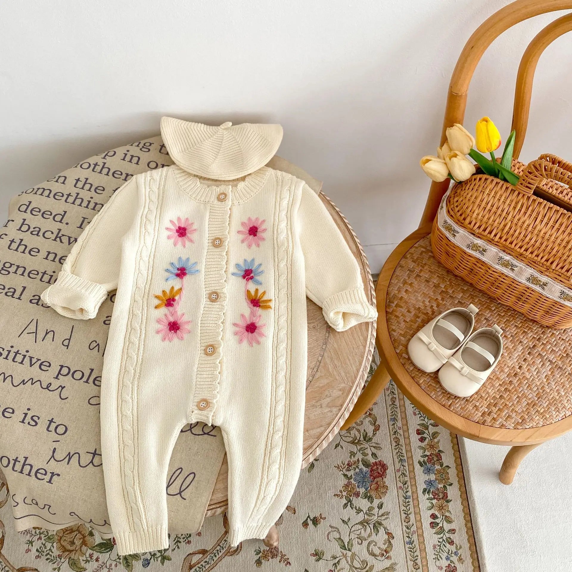 長袖ロンパース ベビージャンプスーツ ニット長袖ロンパース フラワー花柄刺繍 ベージュ/ブルーグレー/2カラー