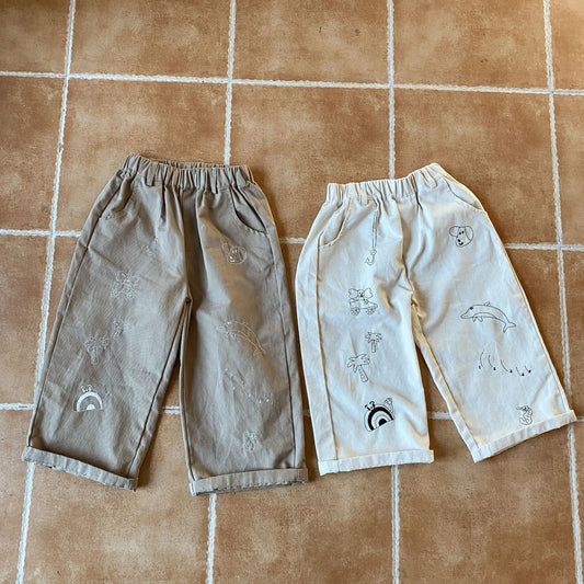 ロングパンツ・スウェットパンツ キッズパンツ ルーズストレートロングパンツ アニマルお絵描き刺繍 カーキ/ベージュ/2カラー