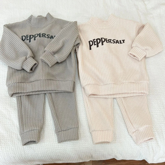 長袖セットアップ キッズセットアップ 2点セット レターロゴプリント 長袖ハイネックスウェットシャツ ルーズパンツ