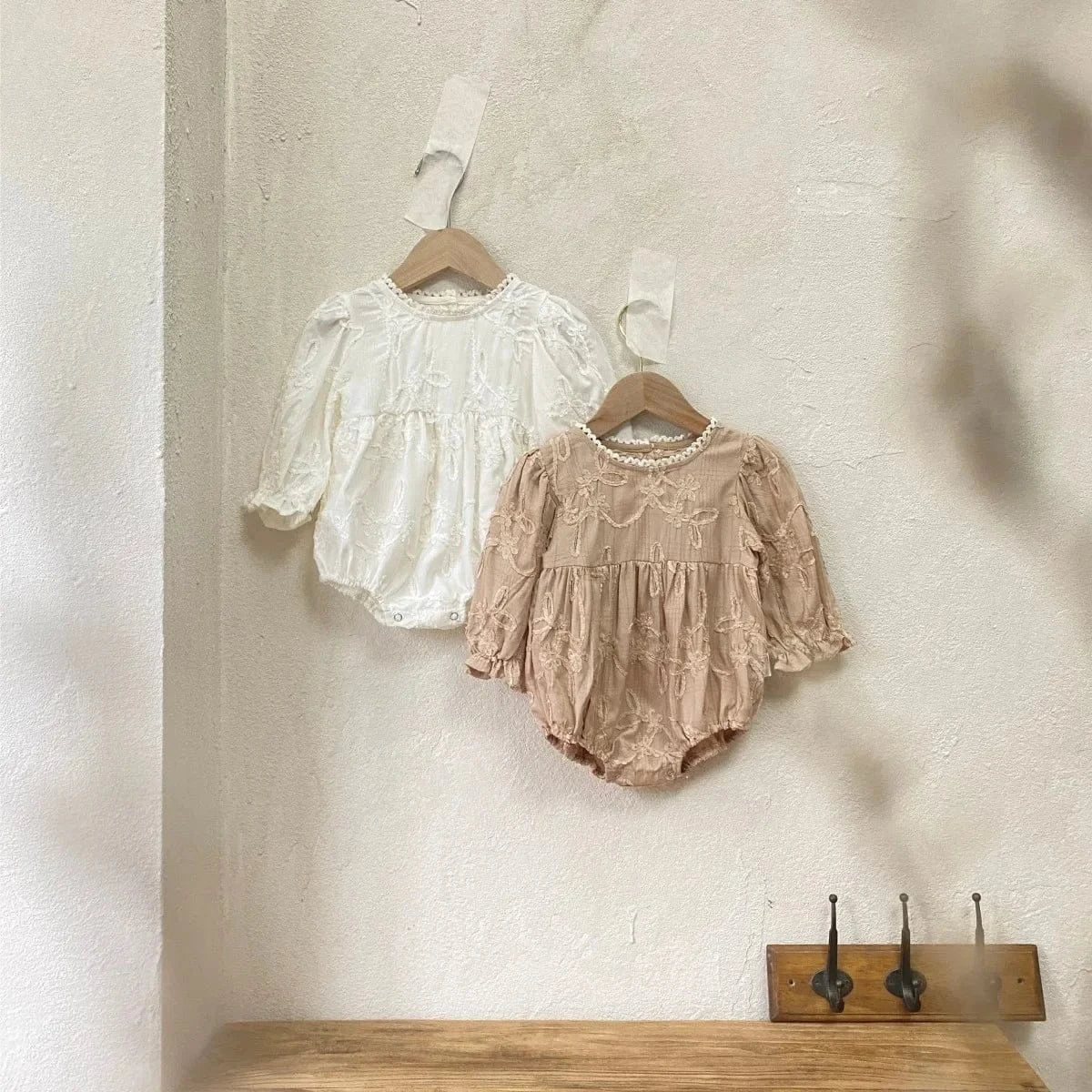 長袖ロンパース ベビー長袖ロンパース ワンピース フラワー 花柄刺繍 レース 2カラー リンクコーデ 姉妹お揃いコーデ ガールズ 女の子 子供服
