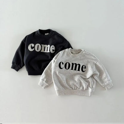 キッズスウェットシャツ（黒系）comeロゴ刺繍、クルーネック・長袖