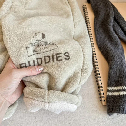 ベージュの裏フリースキッズスウェットパンツ もこもこ素材、フロントにBUDDIESプリント