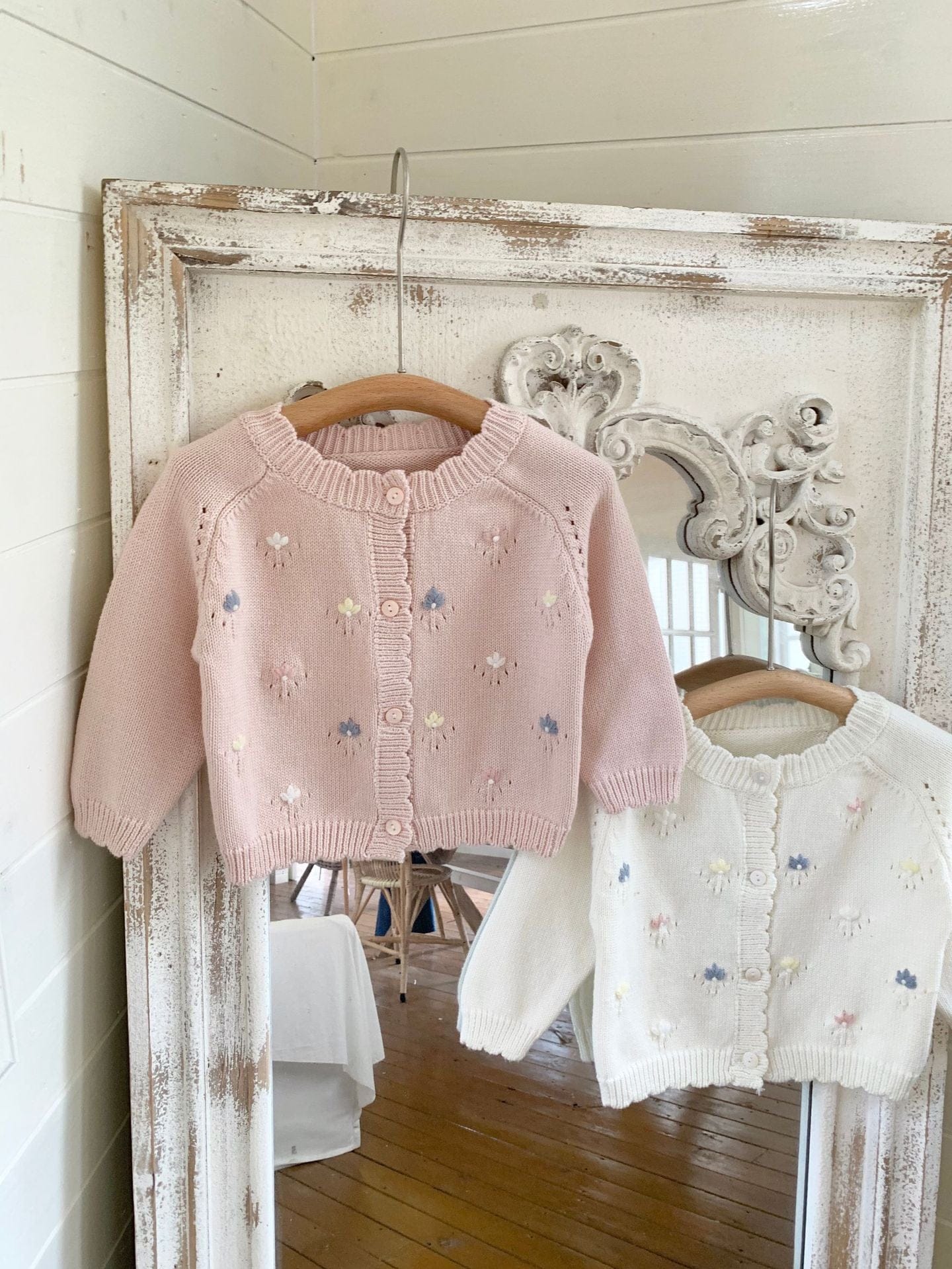 カーディガン・パーカー ベビー キッズ ニットカーディガン ジャケット フラワー 花柄 刺繍 アイボリー ピンク 2カラー ガールズ 女の子 子供服