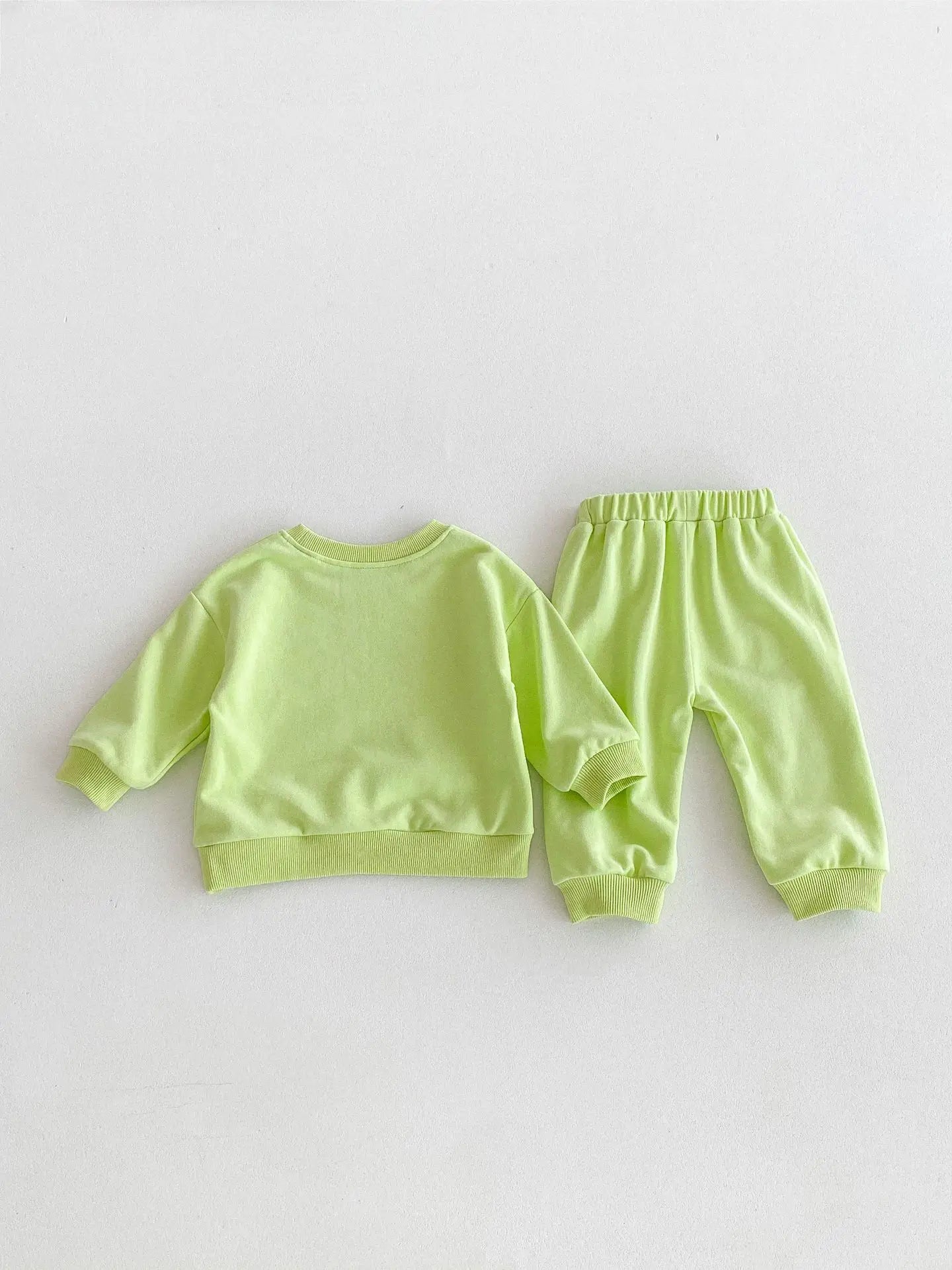 長袖セットアップ ベビーキッズセットアップ 2点セット パトカー/バス乗り物プリント長袖スウェットシャツ+ロングスウェットパンツ 2カラー