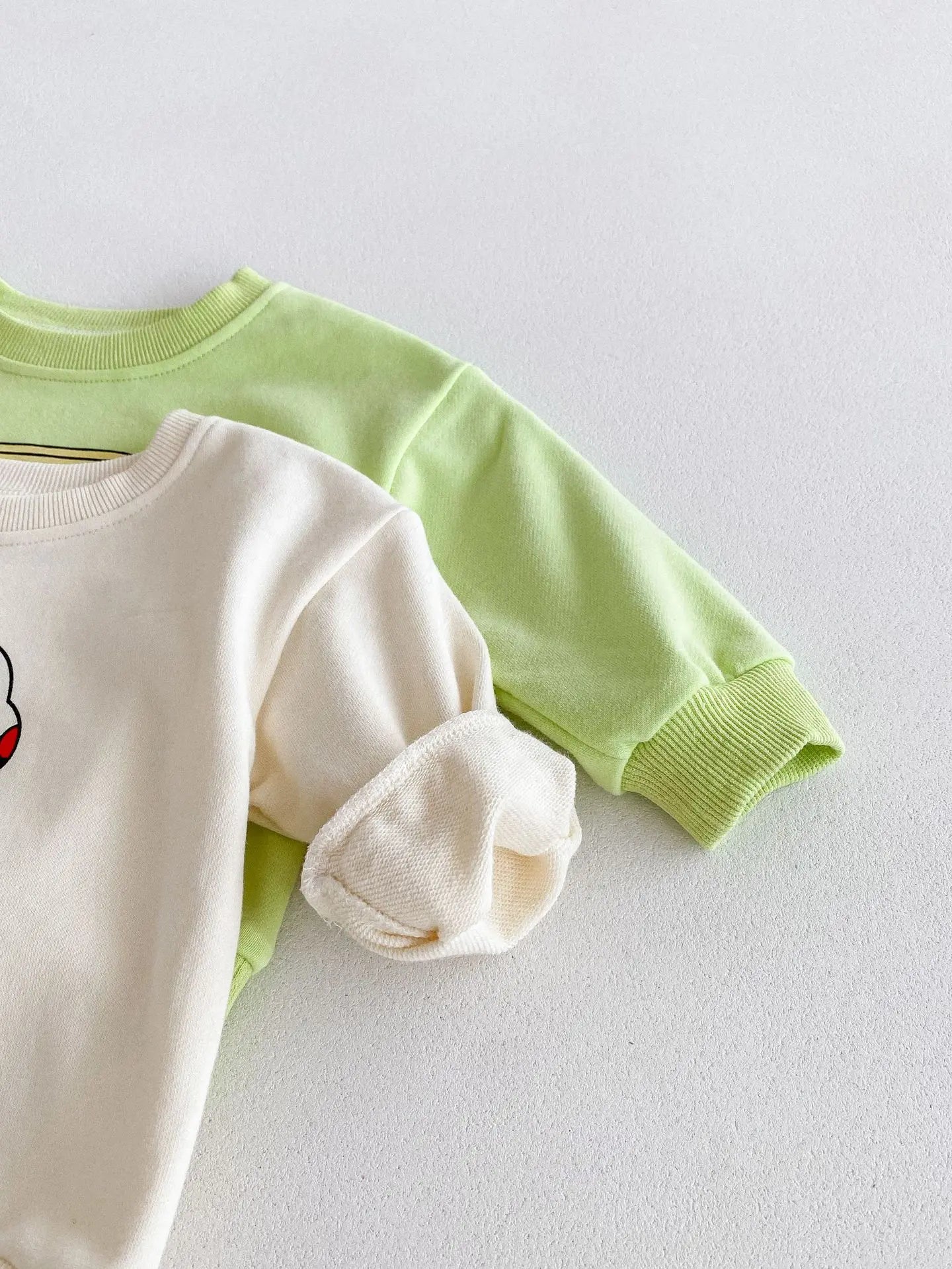 長袖セットアップ ベビーキッズセットアップ 2点セット パトカー/バス乗り物プリント長袖スウェットシャツ+ロングスウェットパンツ 2カラー