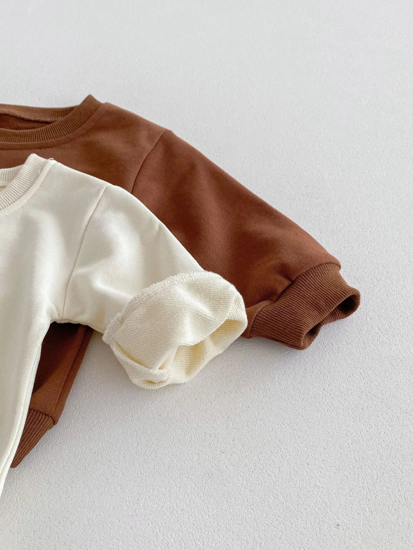 長袖セットアップ ベビーキッズセットアップ 2点セット ハイキングくまさんプリント長袖スウェットシャツ+ロングスウェットパンツ 2カラー