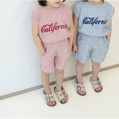 ノースリーブセットアップ キッズセットアップ 2点セット ノースリーブトップス+ハーフパンツ ストライプ レターロゴ 2カラー