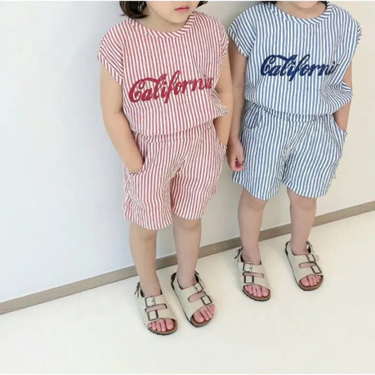 ノースリーブセットアップ キッズセットアップ 2点セット ノースリーブトップス+ハーフパンツ ストライプ レターロゴ 2カラー
