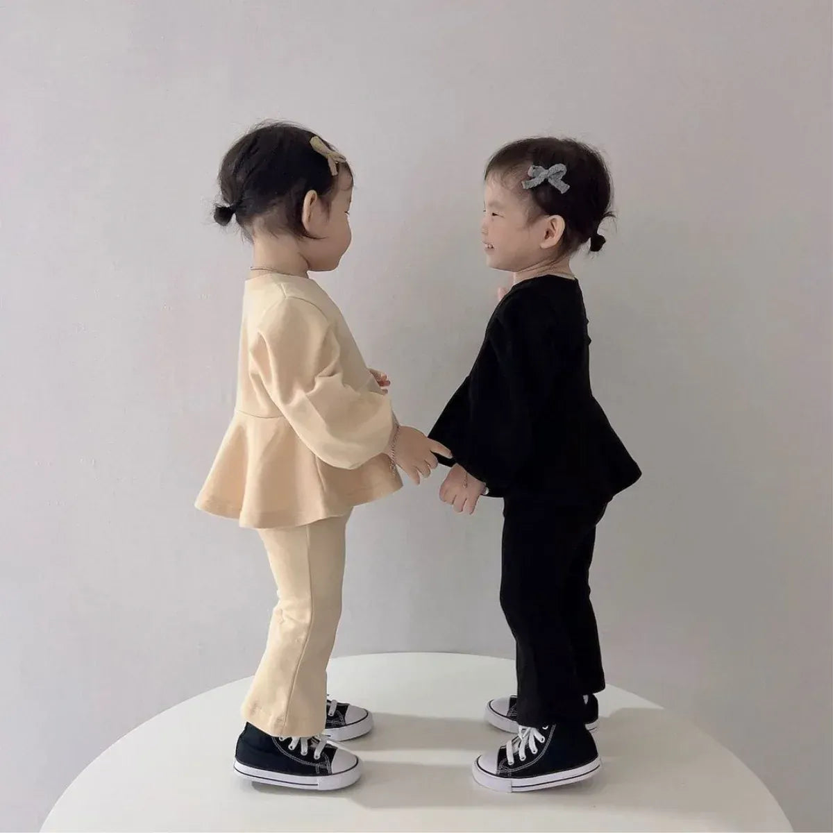長袖セットアップ ベビーセットアップ 2点セット パフスリーブトップス + フレアパンツ ブラック/アプリコット/2カラー