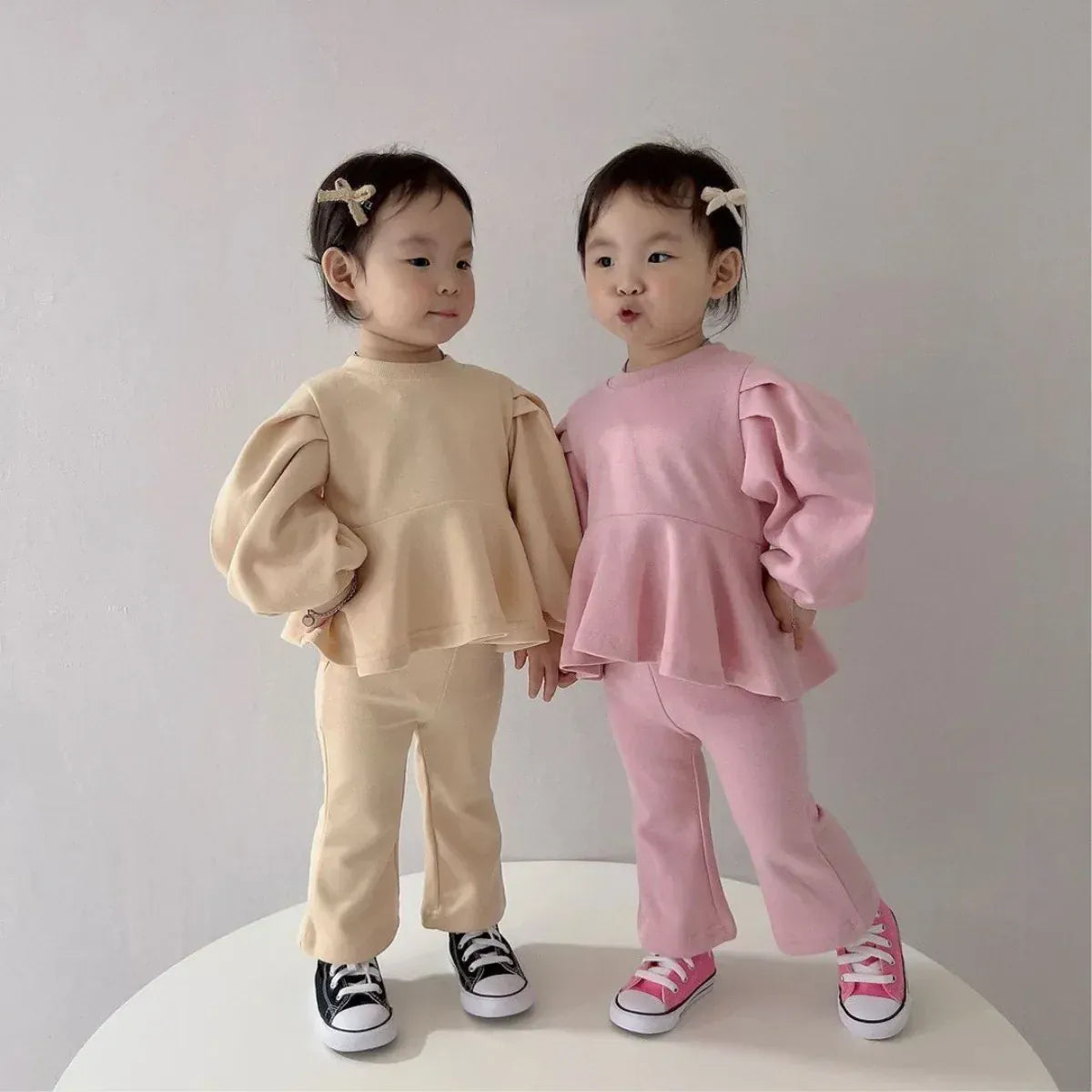 長袖セットアップ ベビーセットアップ 2点セット パフスリーブトップス + フレアパンツ ブラック/アプリコット/2カラー