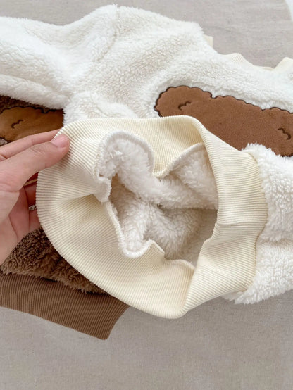 ホワイトのフリーストップス、くま刺繍とフード風の耳付き装飾