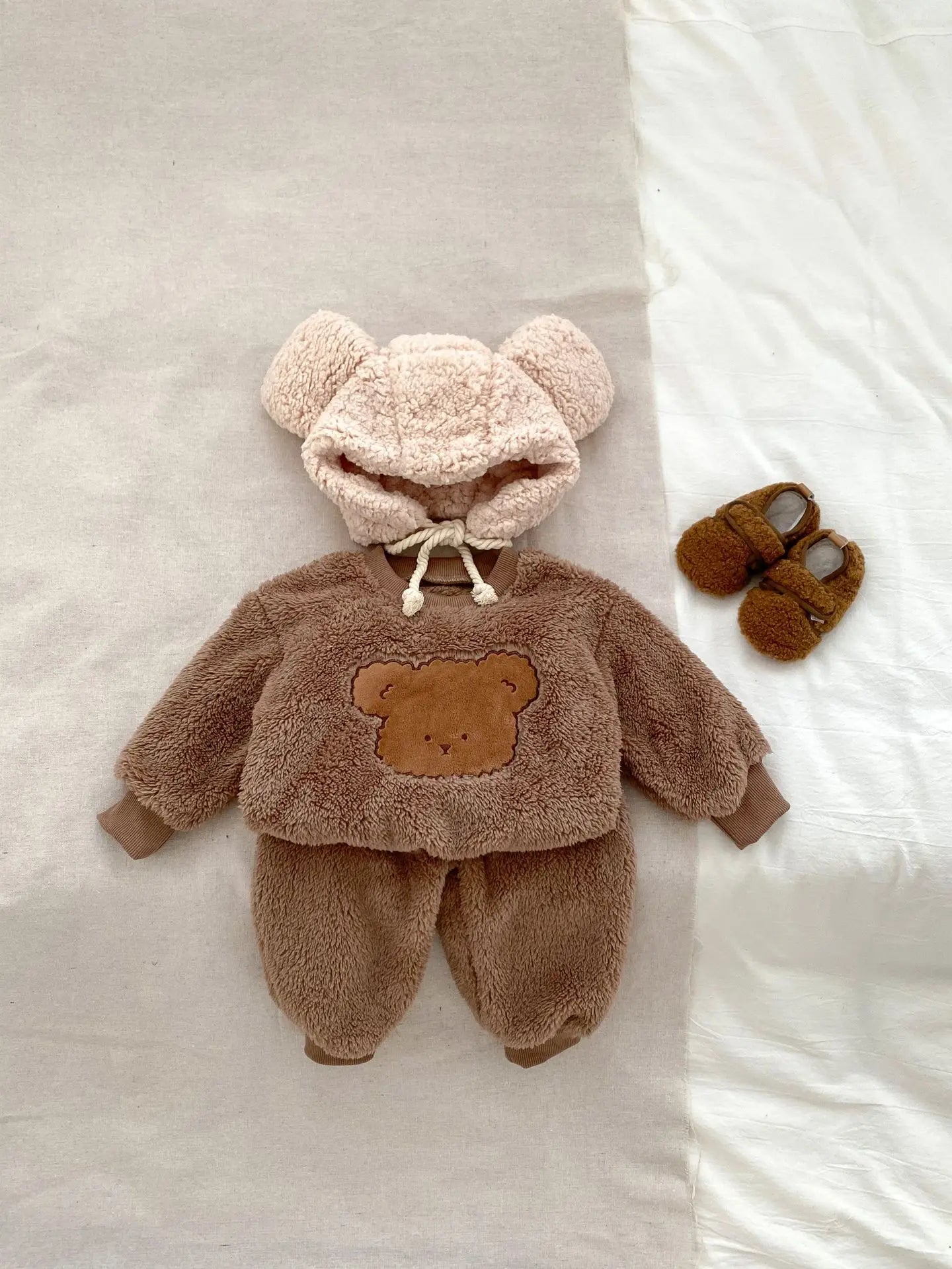 長袖セットアップ ベビーセットアップ 2点セット フリーススウェット クマベア刺繍 トップス パンツ ホワイト ブラウン 2カラー ユニセックス 男の子 女の子 子供服