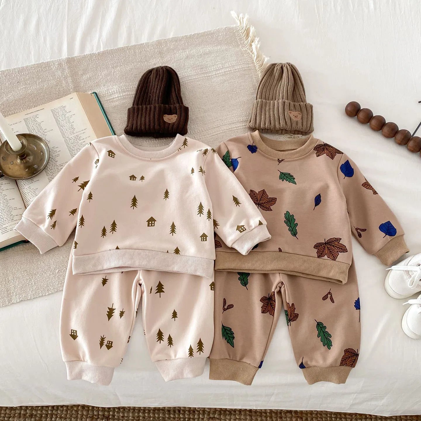 長袖セットアップ ベビーセットアップ 2点セット ツリー ハウス リーフ 木 家 葉 プリント柄 スウェットシャツ スウェットパンツ ベージュ ブラウン 2カラー【mh0003647】