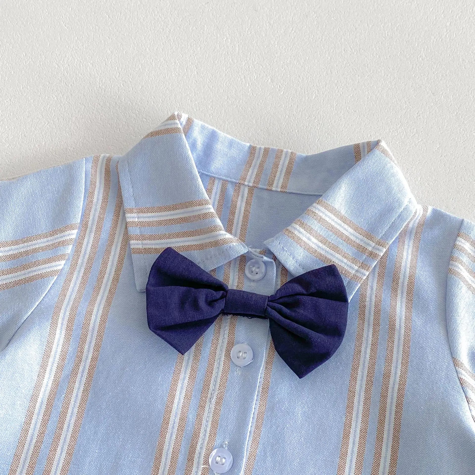 半袖セットアップ ベビーセットアップ 2点セット 半袖蝶ネクタイシャツ+サスペンダーショートパンツ お出かけ 2カラー【mh0005370】