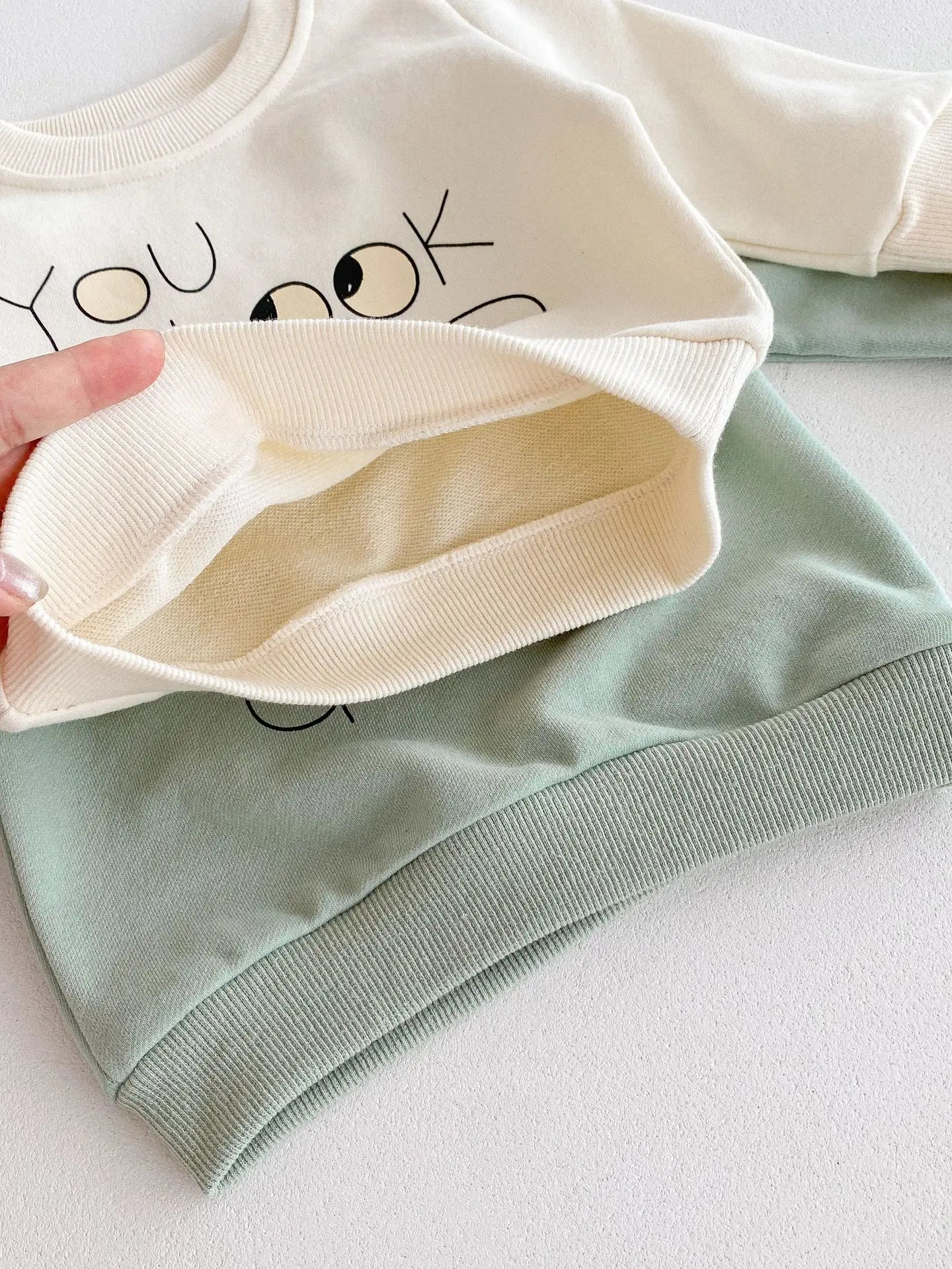 長袖セットアップ ベビーキッズセットアップ 2点セット スウェットシャツ+スウェットパンツ レターロゴプリント 2カラー【mh0006441】