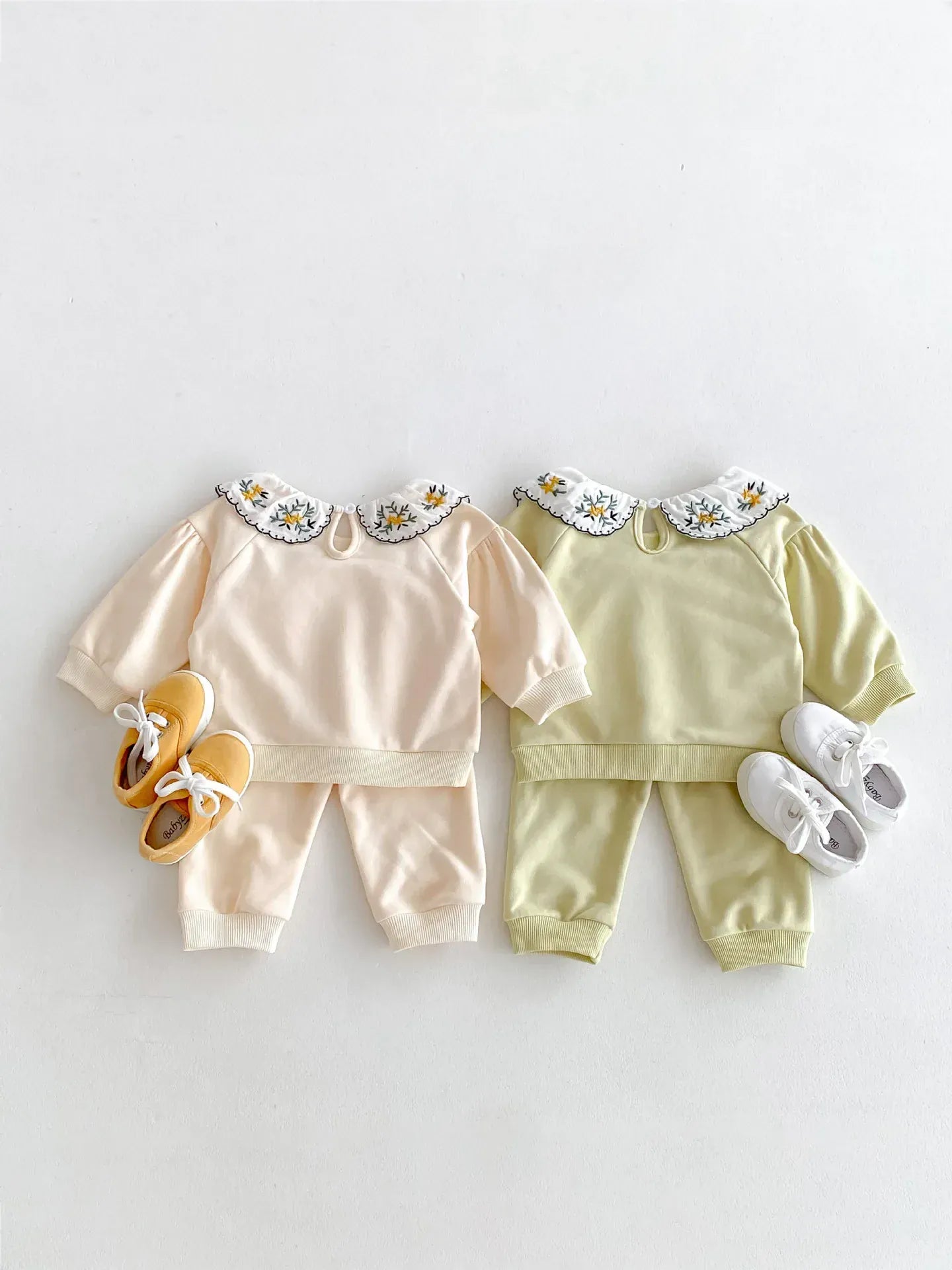 長袖セットアップ ベビーキッズセットアップ 2点セット フラワー刺繍襟長袖スウェットシャツ+ロングスウェットパンツ 2カラー【mh0007178】