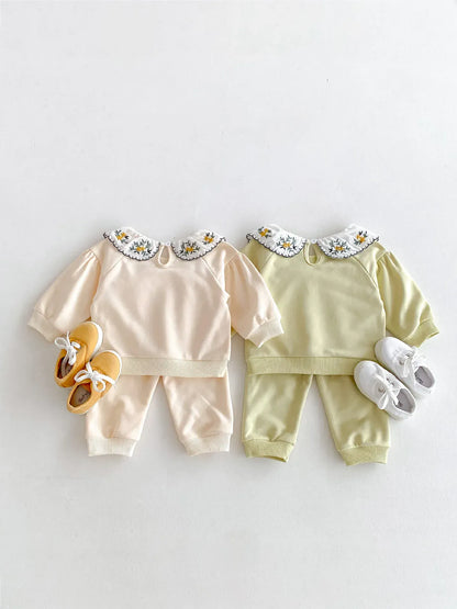 長袖セットアップ ベビーキッズセットアップ 2点セット フラワー刺繍襟長袖スウェットシャツ+ロングスウェットパンツ 2カラー【mh0007178】