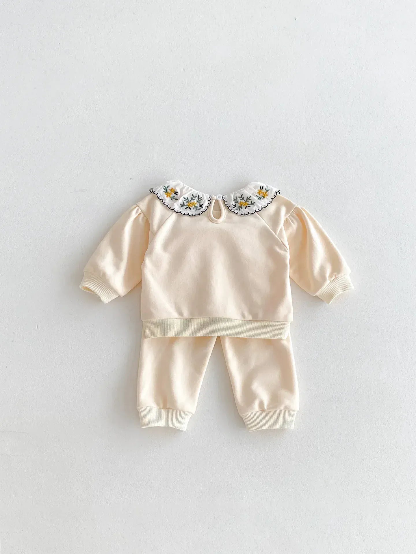 長袖セットアップ ベビーキッズセットアップ 2点セット フラワー刺繍襟長袖スウェットシャツ+ロングスウェットパンツ 2カラー【mh0007178】