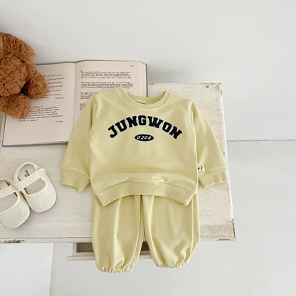 長袖セットアップ ベビーキッズセットアップ 2点セット レターロゴスウェットシャツ+スウェットパンツ 2カラー【mh0007229】