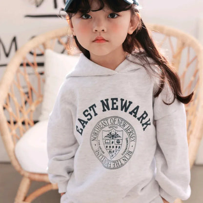 長袖セットアップ キッズセットアップ 2点セット カレッジ風プリントロゴフーディ長袖スウェットシャツ+スウェットロングパンツ 2カラー【mh0007509】