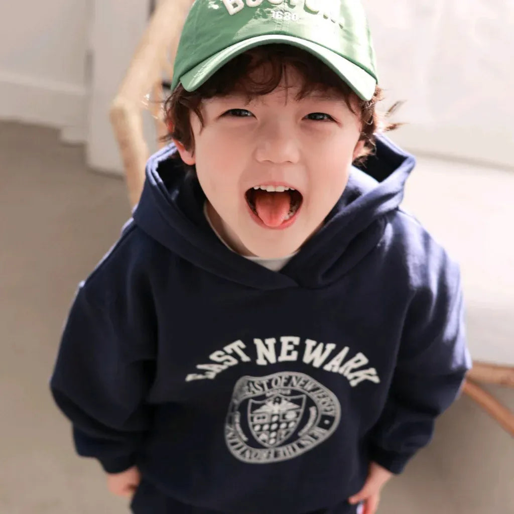 長袖セットアップ キッズセットアップ 2点セット カレッジ風プリントロゴフーディ長袖スウェットシャツ+スウェットロングパンツ 2カラー【mh0007509】