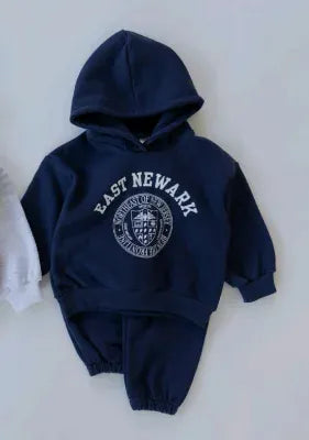 長袖セットアップ キッズセットアップ 2点セット カレッジ風プリントロゴフーディ長袖スウェットシャツ+スウェットロングパンツ 2カラー【mh0007509】