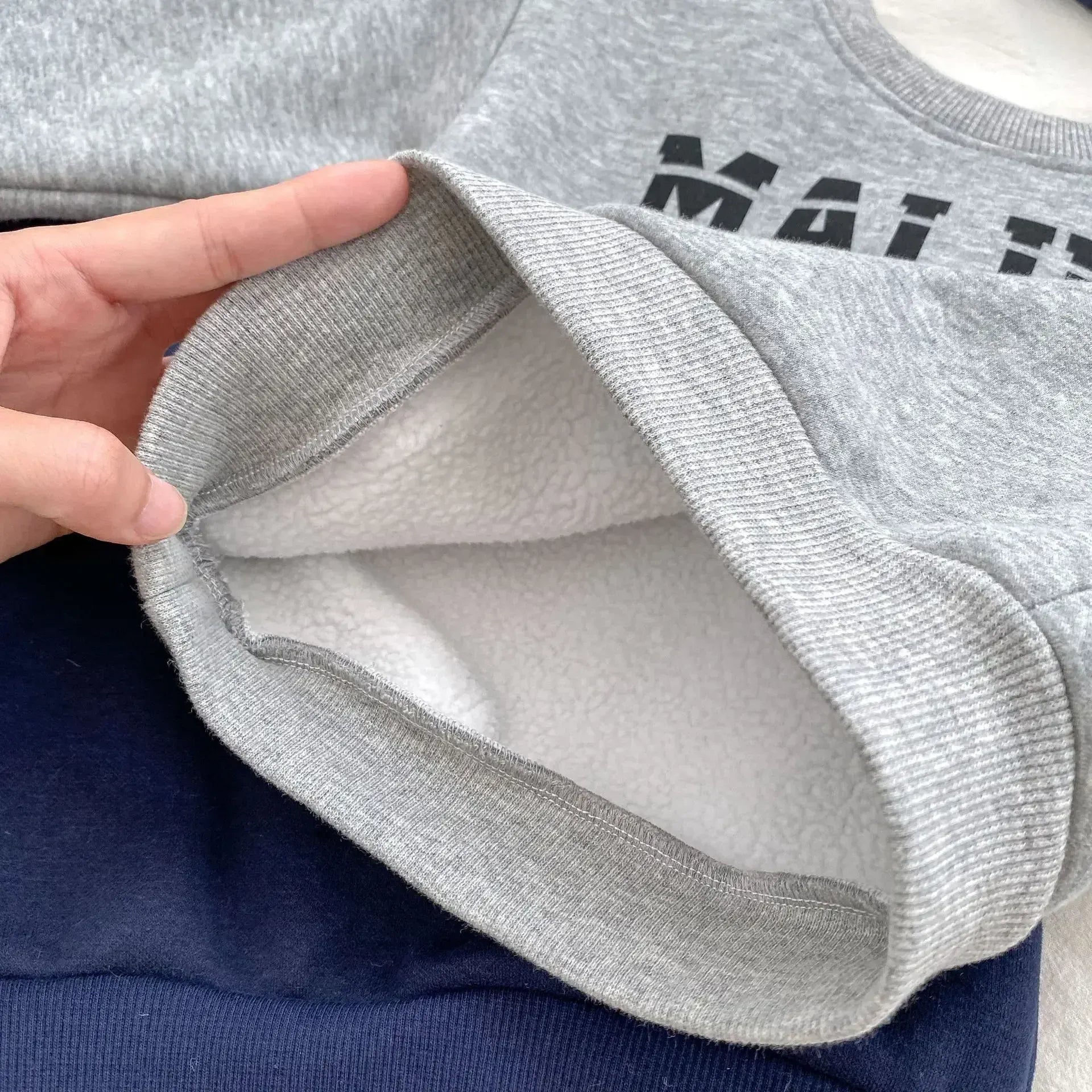 長袖セットアップ ベビーキッズセットアップ 2点セット MALIBUロゴ裏フリース長袖スウェットシャツ+スウェットパンツ 2カラー【mh0007456】